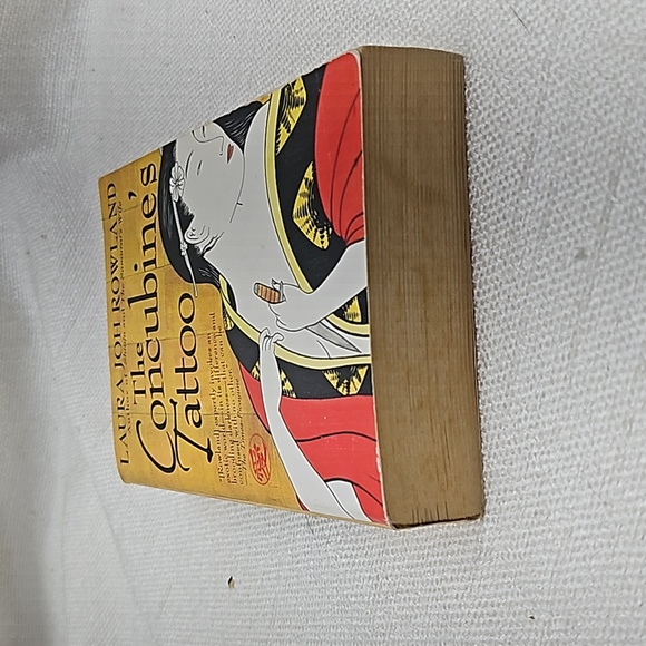 3/$10 The Concubine's Tattoo (Sano Ichiro Novels Book 4) - Picture 3 of 10